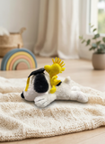 Peluche Snoopy Echado Graduado #1 15cm con Pollo