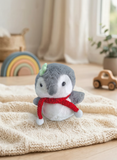 Peluche El Mundo De Sofia Pinguino Gris Con blanco Bufanda